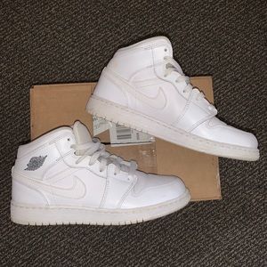 Air Jordan 1 Mid - Triple White